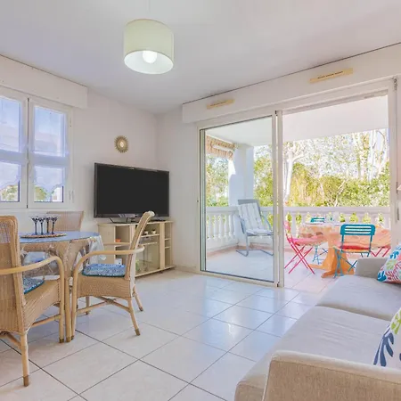 Elegant 45m² Piscine Terrasse דירה