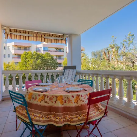 Elegant 45m² Piscine Terrasse דירה Saint-Raphaël